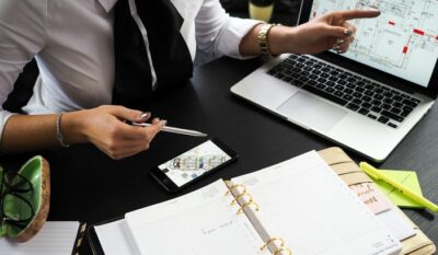 Augmented Reality (AR) and Virtual Reality (VR) in Real estate: How AR and VR are transforming the real estate sector